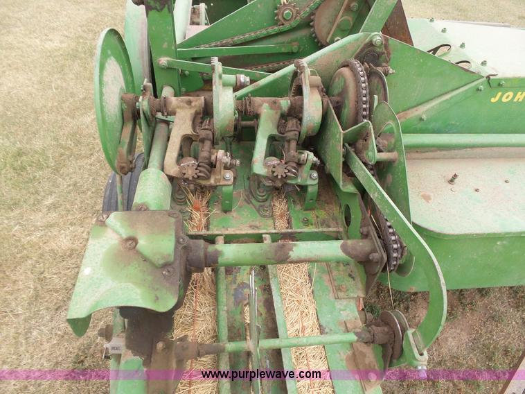 image for item DA4512 John Deere 24T small square baler