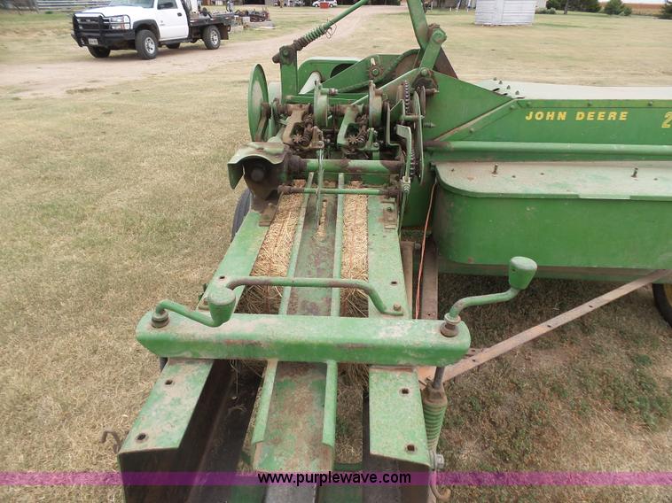 image for item DA4512 John Deere 24T small square baler