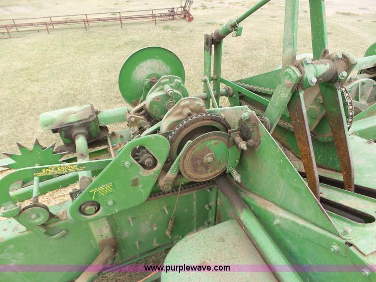 image for item DA4512 John Deere 24T small square baler