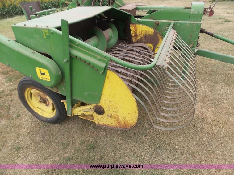image for item DA4512 John Deere 24T small square baler