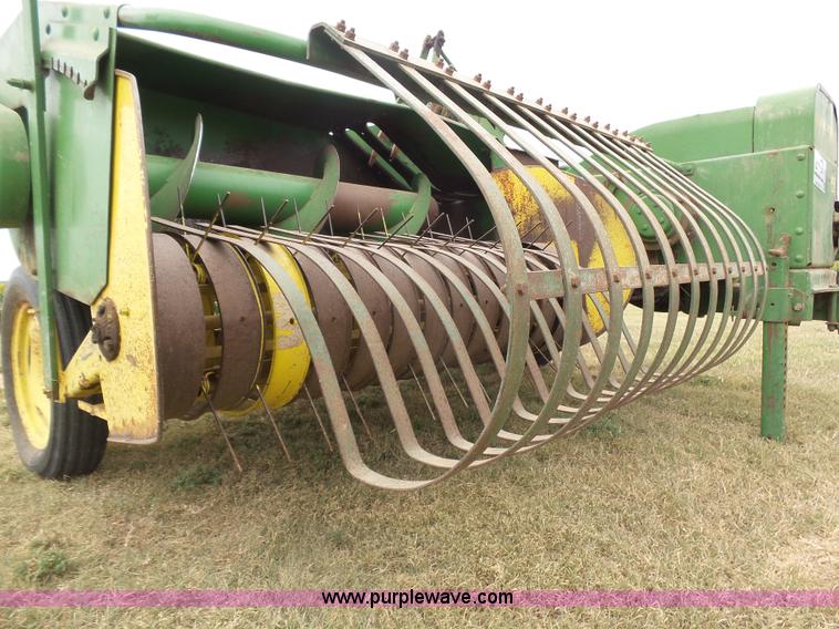 image for item DA4512 John Deere 24T small square baler