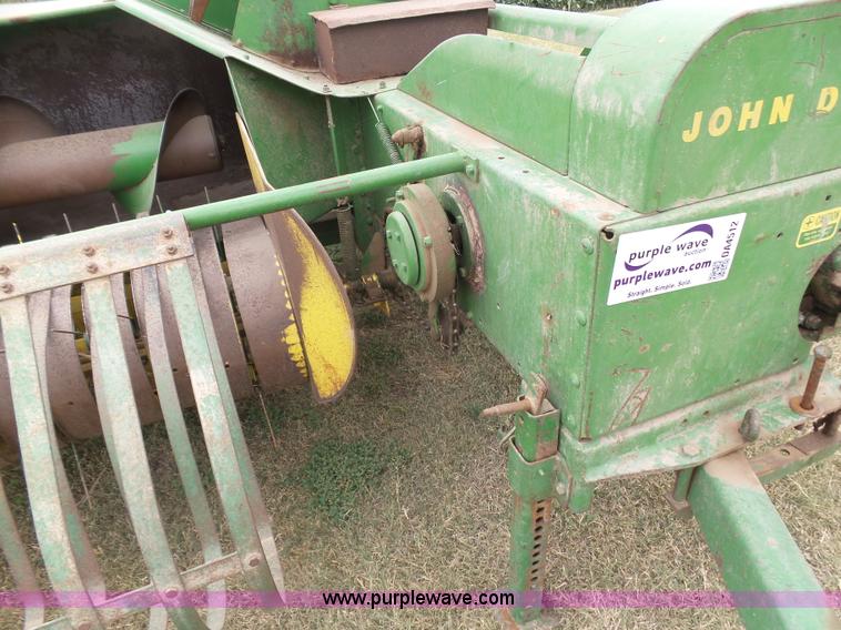 image for item DA4512 John Deere 24T small square baler