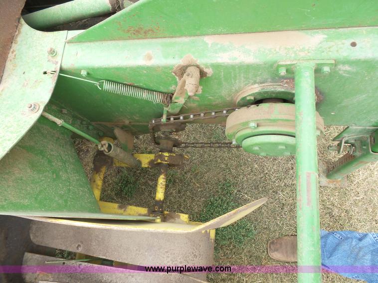 image for item DA4512 John Deere 24T small square baler