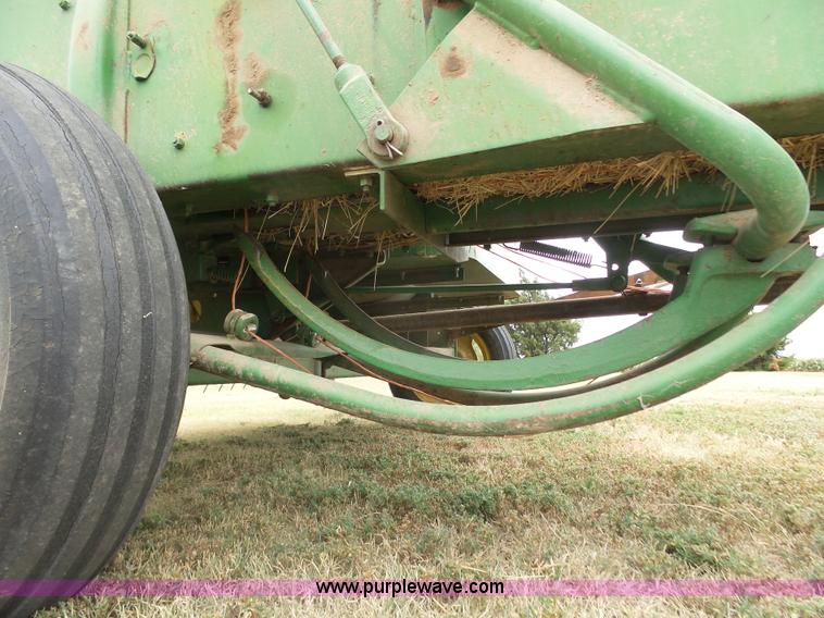 image for item DA4512 John Deere 24T small square baler