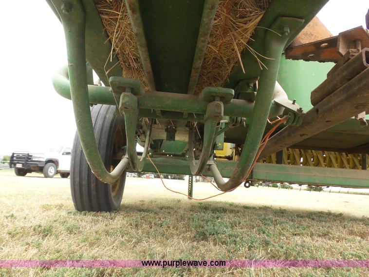 image for item DA4512 John Deere 24T small square baler