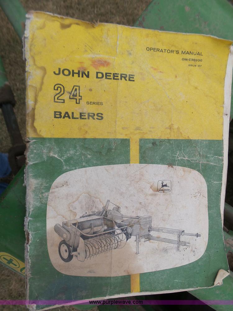 image for item DA4512 John Deere 24T small square baler