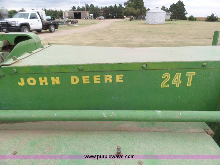 image for item DA4512 John Deere 24T small square baler