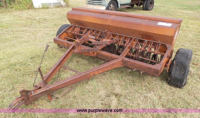 image for item DA4516 International 16X10 grass drill