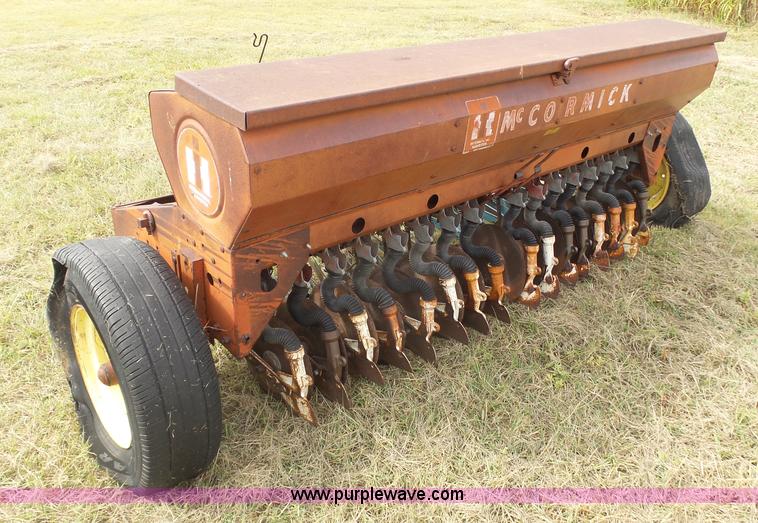 image for item DA4516 International 16X10 grass drill