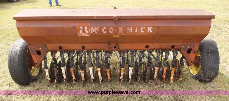 image for item DA4516 International 16X10 grass drill