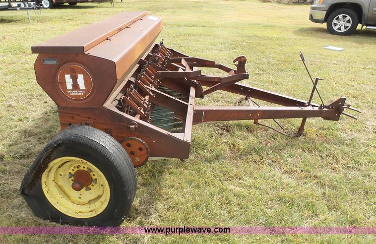 image for item DA4516 International 16X10 grass drill