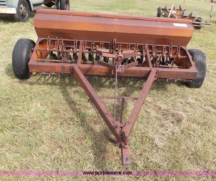 image for item DA4516 International 16X10 grass drill