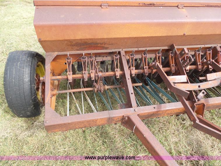 image for item DA4516 International 16X10 grass drill