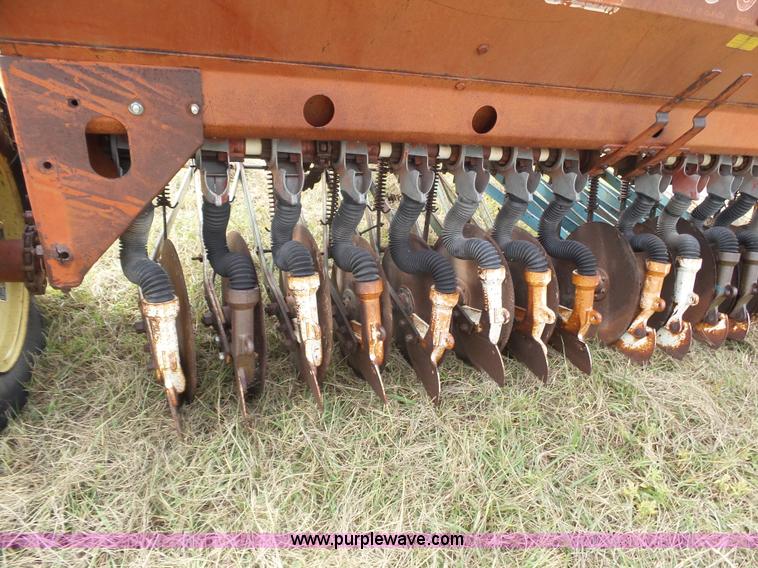 image for item DA4516 International 16X10 grass drill