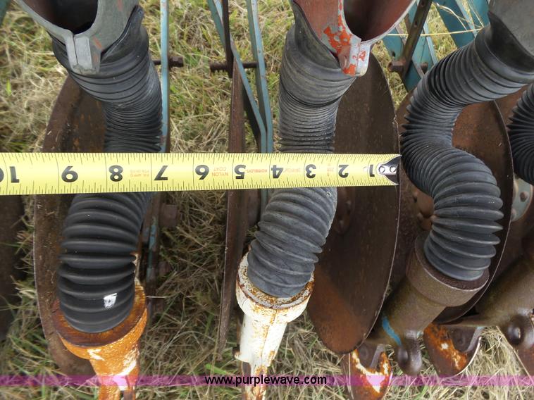 image for item DA4516 International 16X10 grass drill