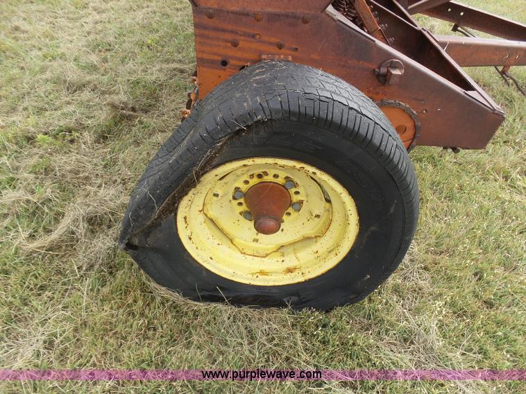 image for item DA4516 International 16X10 grass drill