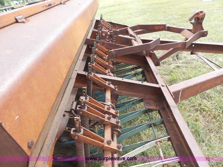 image for item DA4516 International 16X10 grass drill