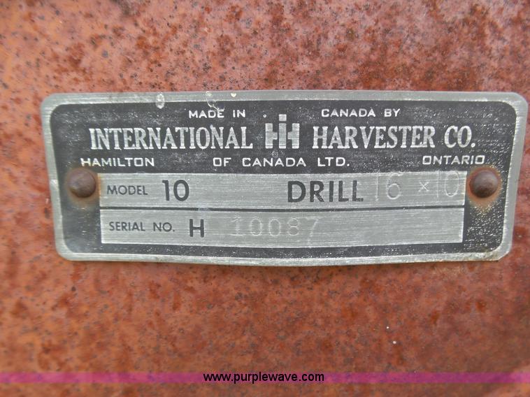 image for item DA4516 International 16X10 grass drill