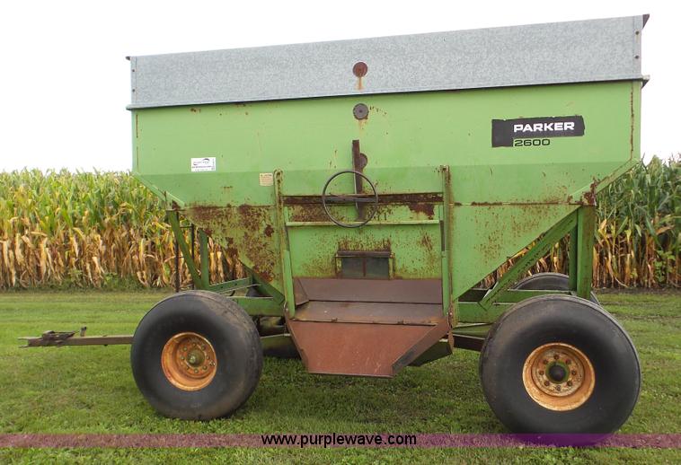 image for item DA8817 Parker 2600 gravity wagon