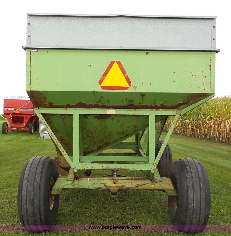 image for item DA8817 Parker 2600 gravity wagon