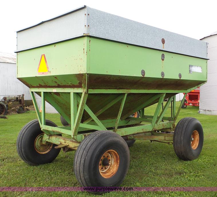 image for item DA8817 Parker 2600 gravity wagon