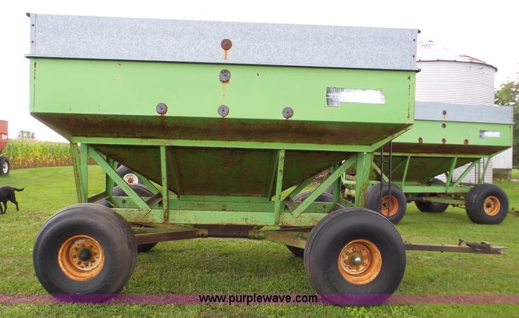 image for item DA8817 Parker 2600 gravity wagon
