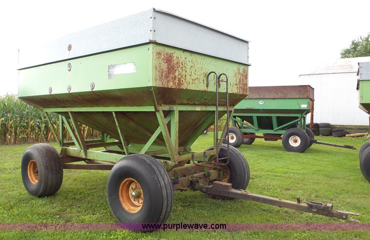 image for item DA8817 Parker 2600 gravity wagon