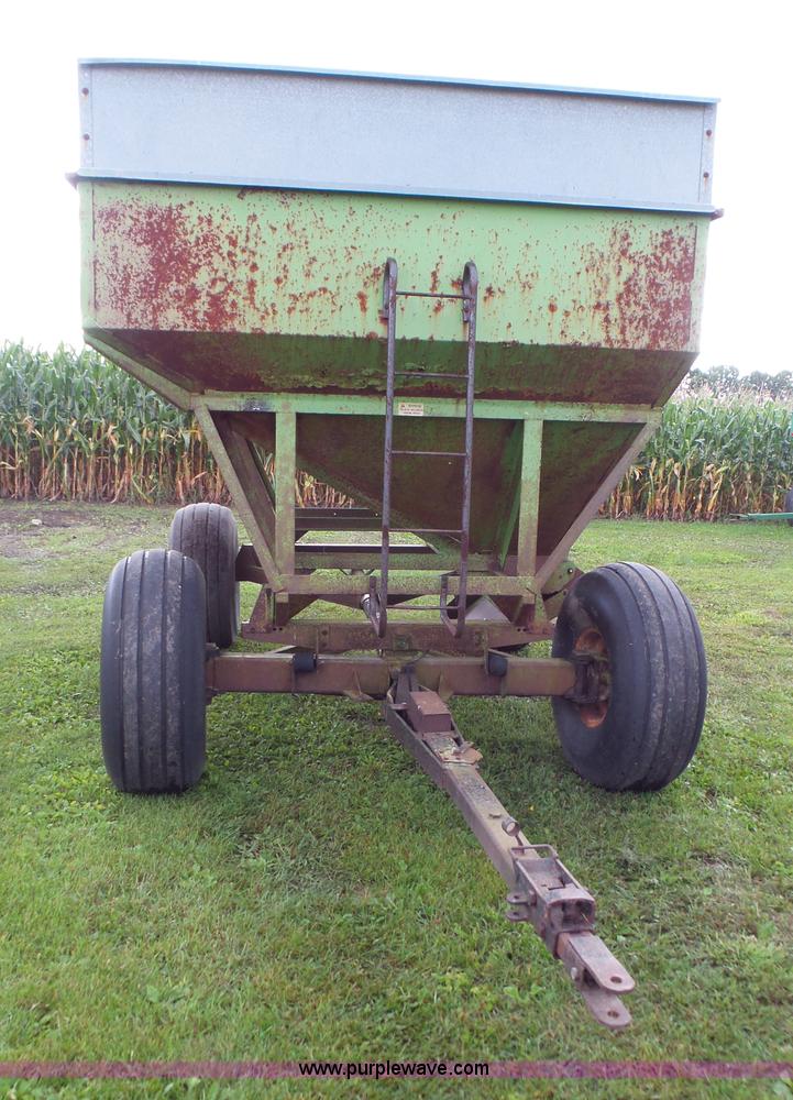 image for item DA8817 Parker 2600 gravity wagon