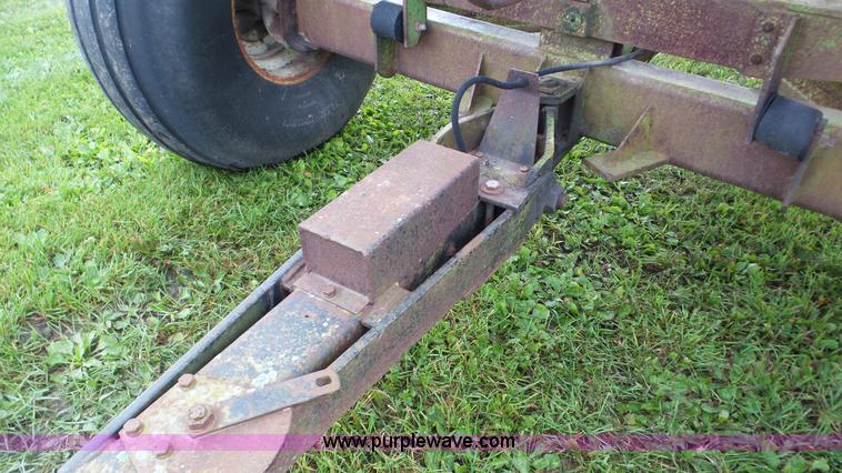 image for item DA8817 Parker 2600 gravity wagon