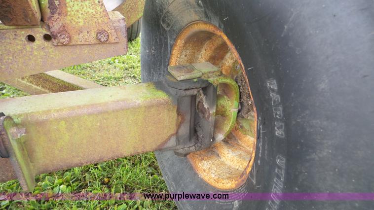 image for item DA8817 Parker 2600 gravity wagon