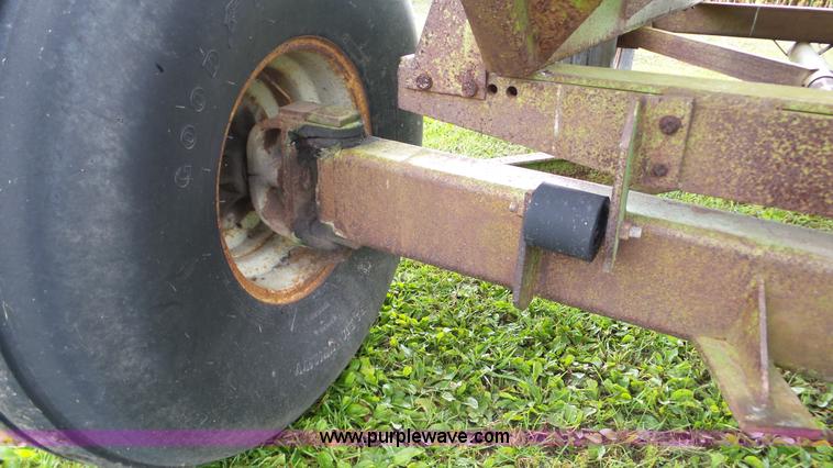 image for item DA8817 Parker 2600 gravity wagon