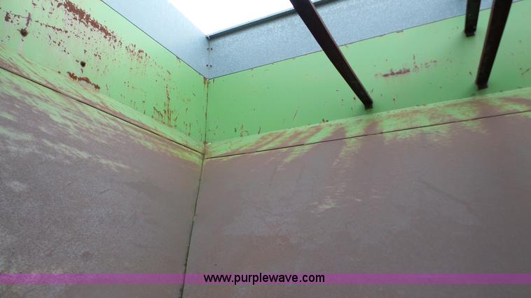 image for item DA8817 Parker 2600 gravity wagon