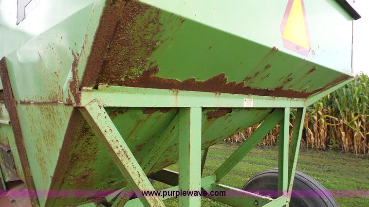 image for item DA8817 Parker 2600 gravity wagon