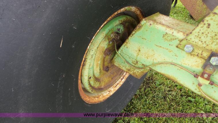 image for item DA8817 Parker 2600 gravity wagon