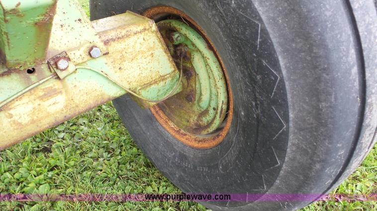 image for item DA8817 Parker 2600 gravity wagon