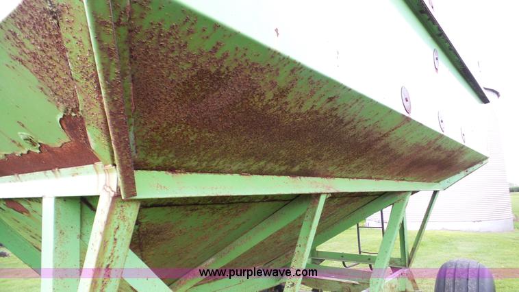 image for item DA8817 Parker 2600 gravity wagon