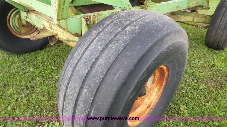 image for item DA8817 Parker 2600 gravity wagon