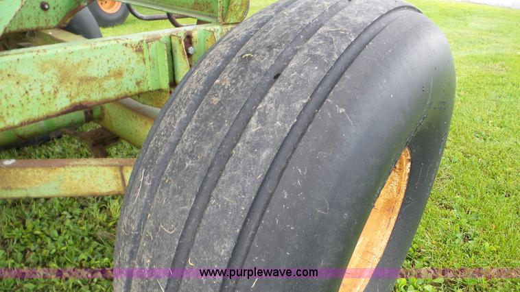 image for item DA8817 Parker 2600 gravity wagon