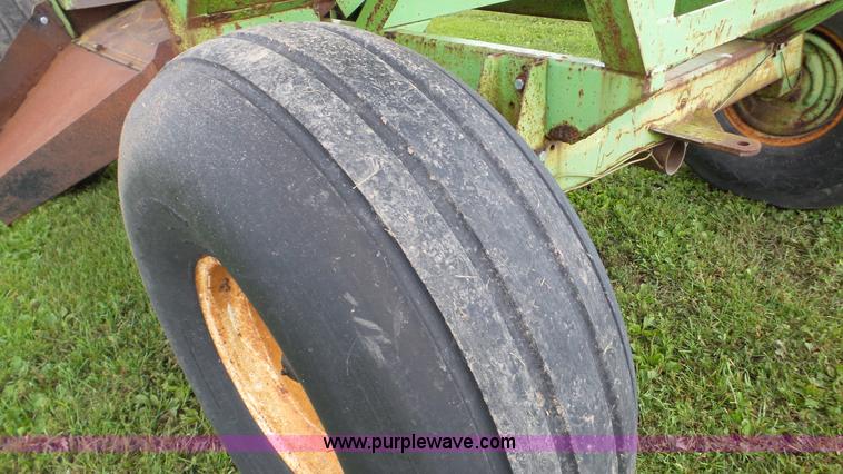 image for item DA8817 Parker 2600 gravity wagon