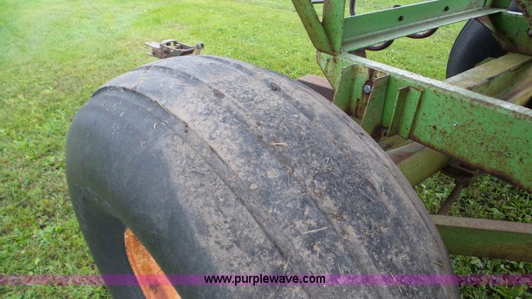 image for item DA8817 Parker 2600 gravity wagon