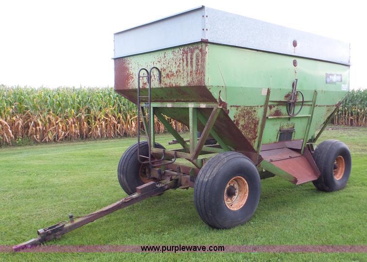 image for item DA8818 Parker 2600 gravity wagon