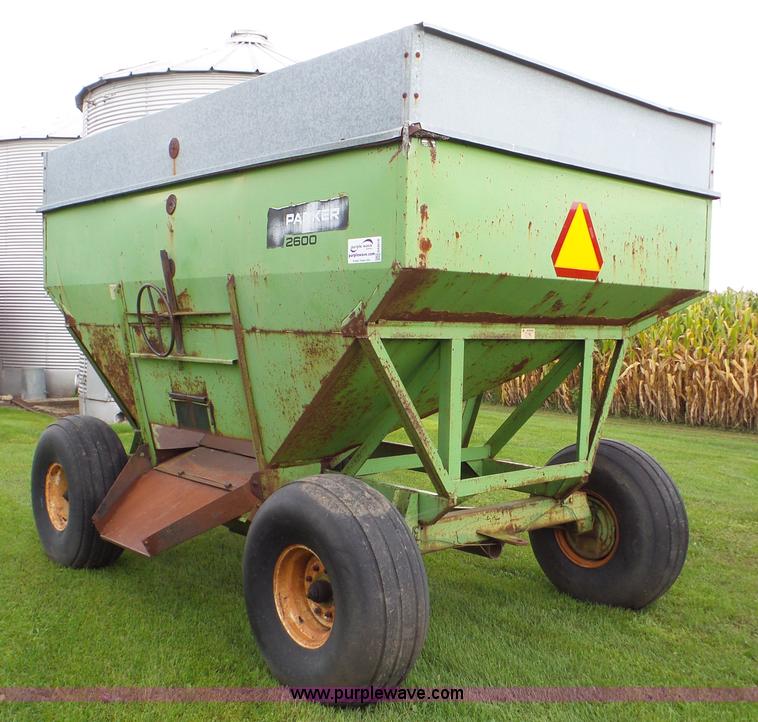 image for item DA8818 Parker 2600 gravity wagon