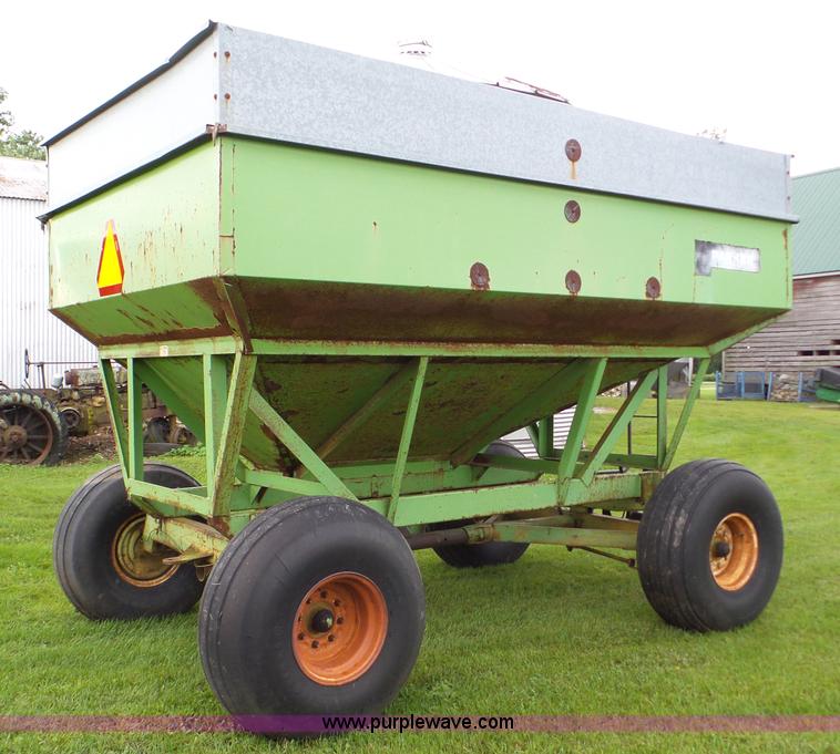 image for item DA8818 Parker 2600 gravity wagon
