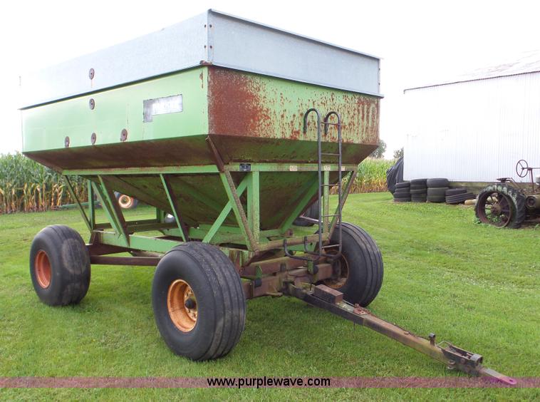 image for item DA8818 Parker 2600 gravity wagon