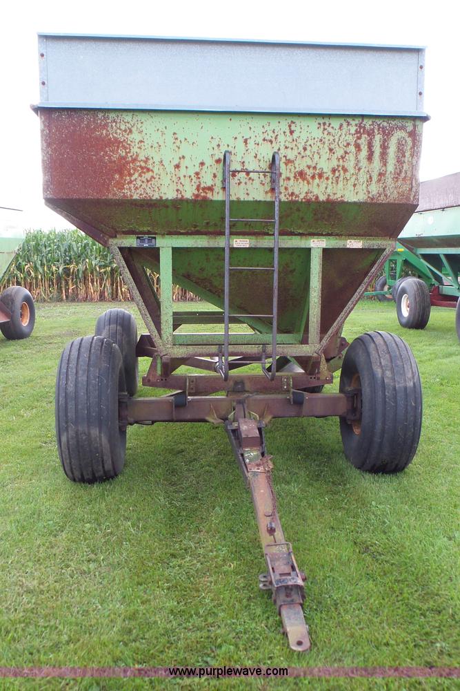 image for item DA8818 Parker 2600 gravity wagon