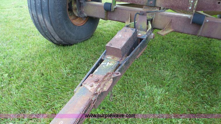 image for item DA8818 Parker 2600 gravity wagon