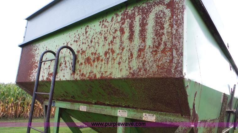 image for item DA8818 Parker 2600 gravity wagon