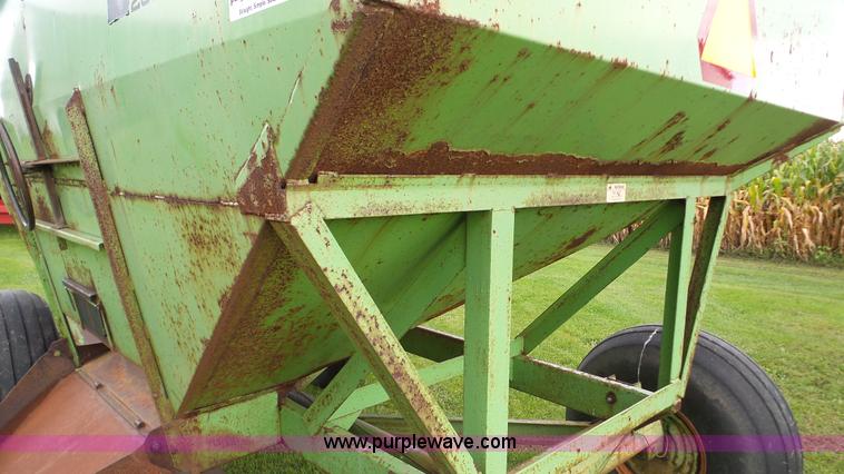 image for item DA8818 Parker 2600 gravity wagon