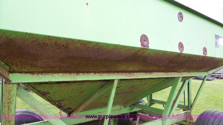 image for item DA8818 Parker 2600 gravity wagon