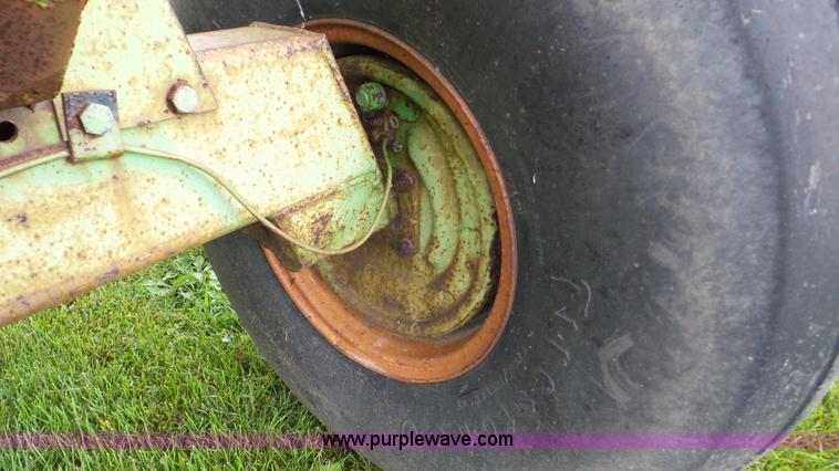 image for item DA8818 Parker 2600 gravity wagon